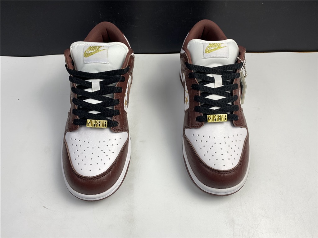 Svp*me x Nike SB Dunk Low DH3228-103